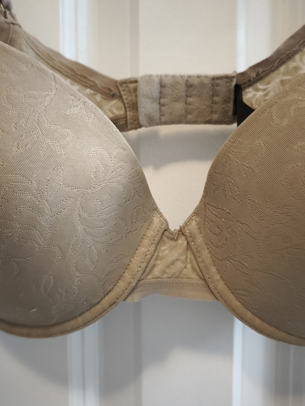 2 Natori Bras For $8 Black And Nude Lace - Picture 12 of 16